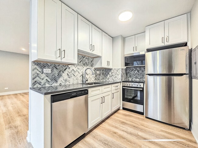 Photo - 520 W Aldine Ave