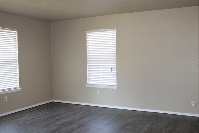 Photo - 8511 Justin Pl