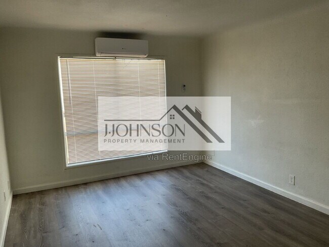 214 W Carlton Wy