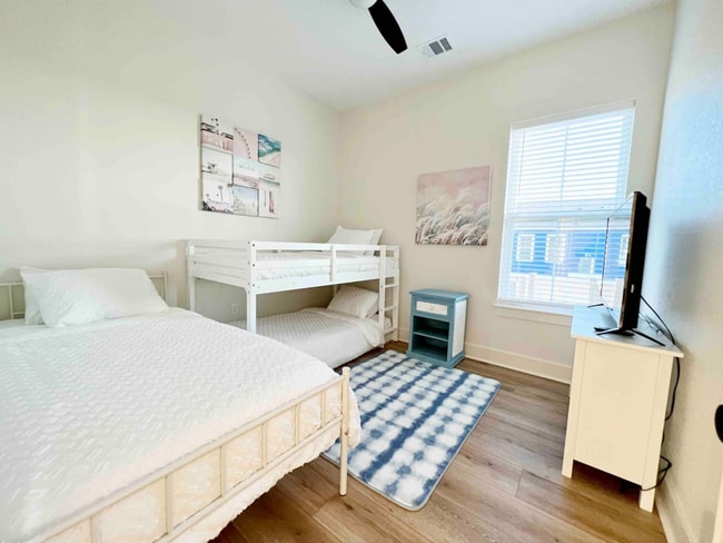 Photo - 2423 103rd St