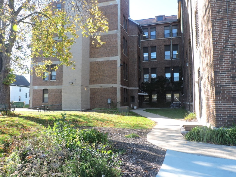 Burnham Hill Apartments For Rent in Milwaukee, WI