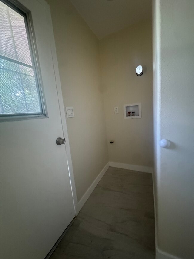 Photo - 3339 E 4th St