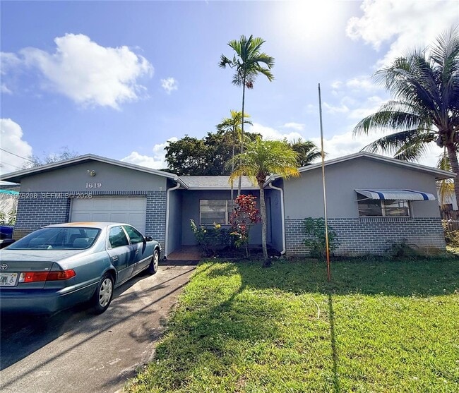 Building Photo - 1619 N 29th Ct