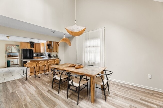 Photo - 350 OFF  RENT!! Beautiful Fully Loaded Hom...