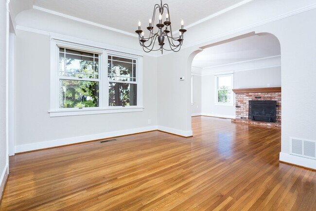 Photo - Beautiful Home in Kensington!