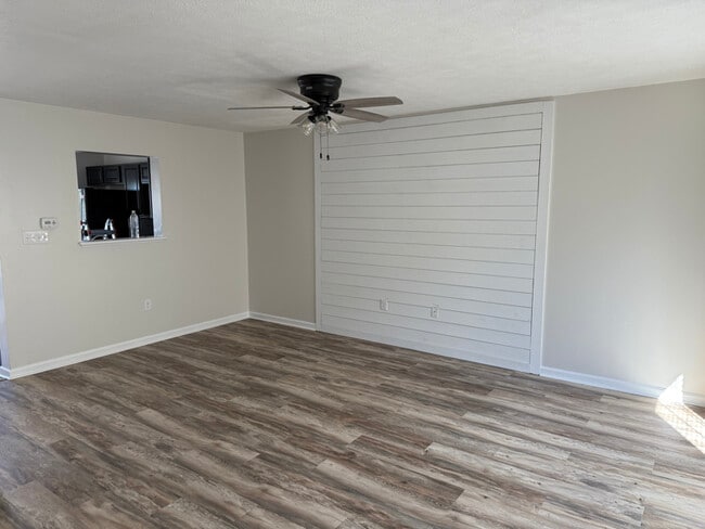 Photo - 204 Treeline Ln