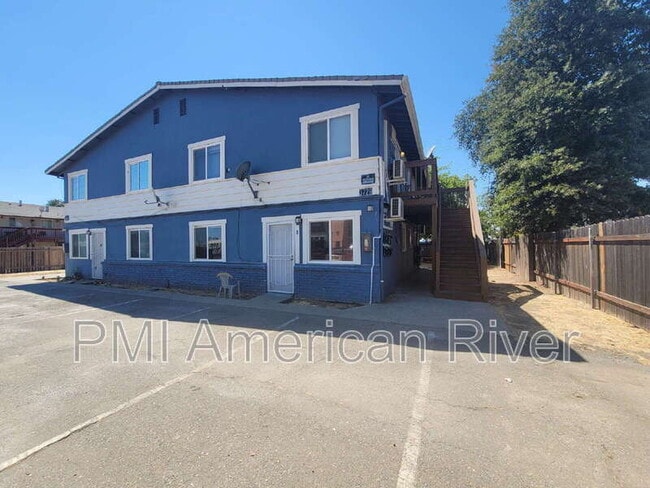 Building Photo - 3729 Balsam St Unit 2 Rental