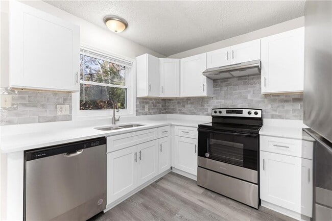 Photo - 121 Mark Twain Cir