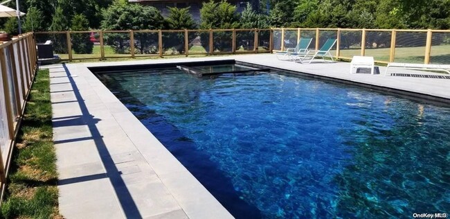 Photo - 560 Grandview Dr