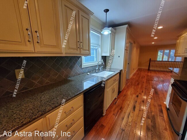 Photo - 3 br, 3.5 bath House - 4819 Jarboe St.