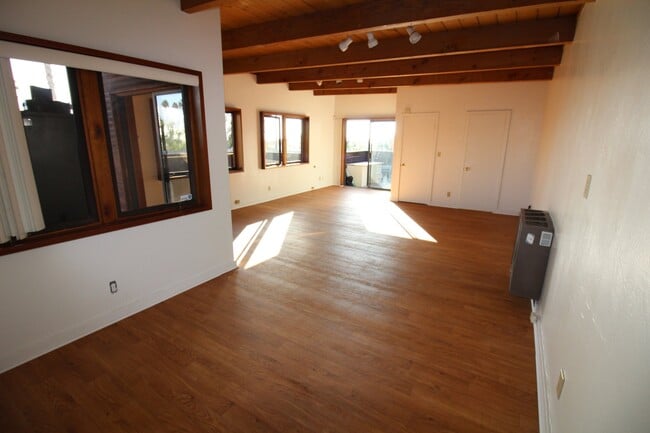 Photo - 5107 Cass St Unidad 5107