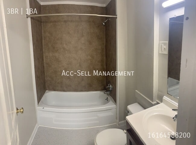 Photo - 806 Douglas St NW Unit 2