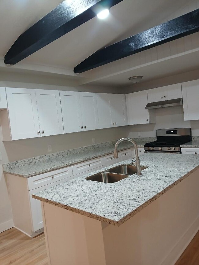 Photo - 706 Azalea St