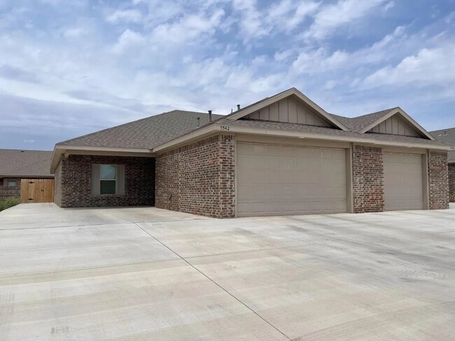 Building Photo - 5542 Kemper St