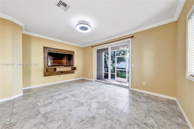 Photo - 346 NE 47th Pl