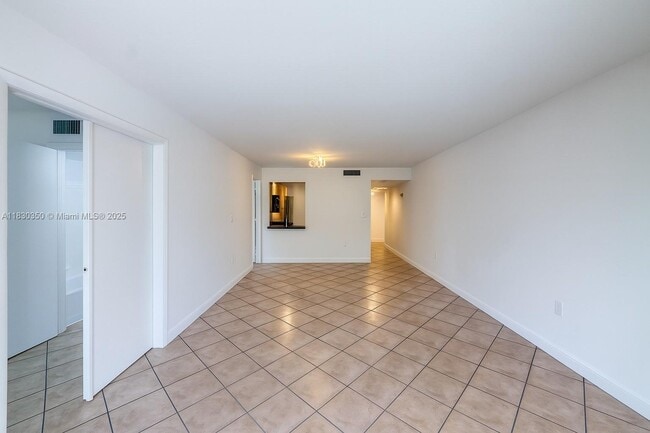 Photo - 1250 Lincoln Rd Unidad 203