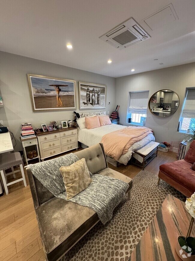 Building Photo - 267 Newbury St Unit Newbury #7 Rental