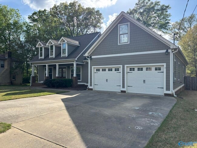 Photo - 317 Rosemont Rd SE