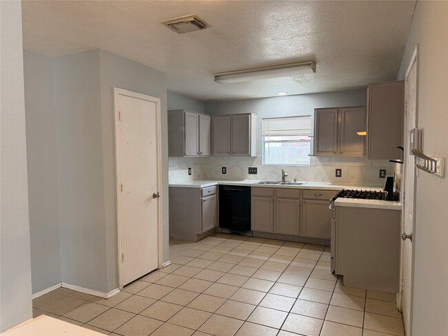 Photo - 7427 Briargate Dr