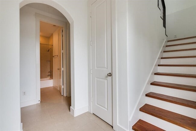 Photo - 2002 Blodgett St