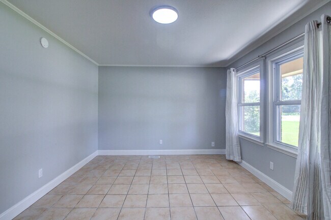 Photo - 105 Sandy Ln