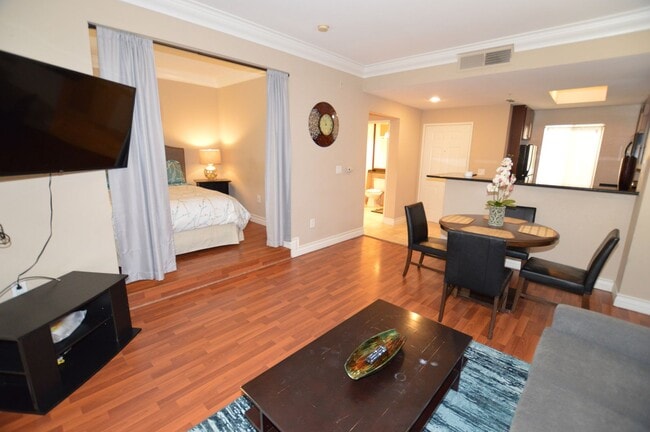 Photo - Meridian STUDIO Condo Fully Furnished w/Ma...