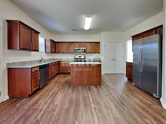 Photo - 1152 Balvaird Dr SE