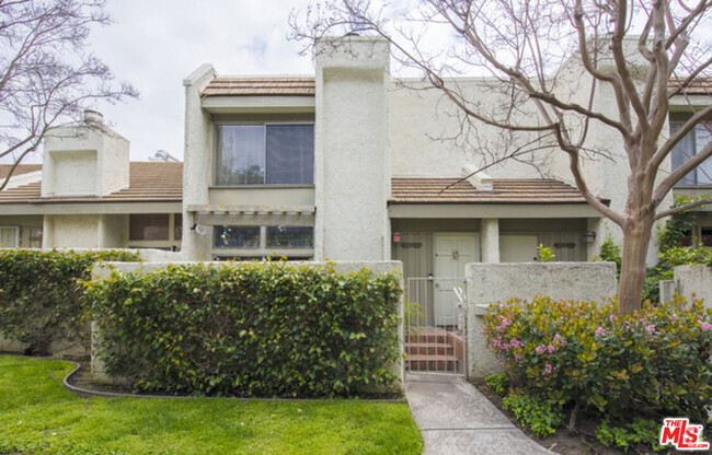 Building Photo - 11738 Moorpark St Unit I Rental