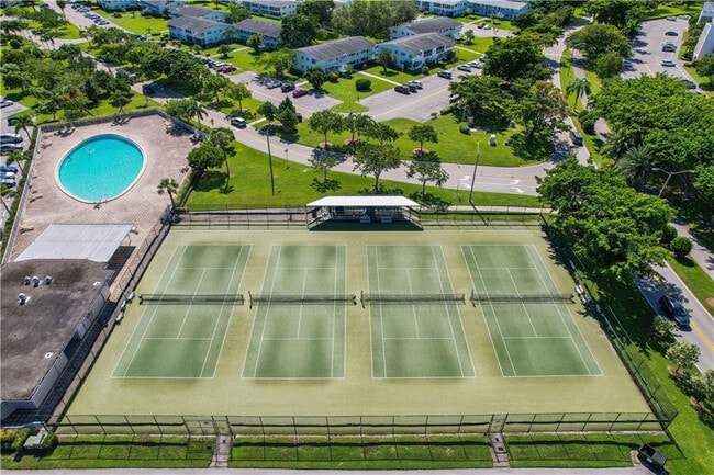 Photo - 4037 Harwood D