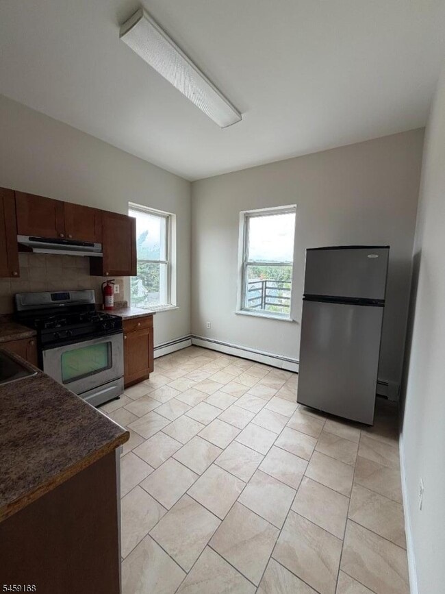 150 E Main St