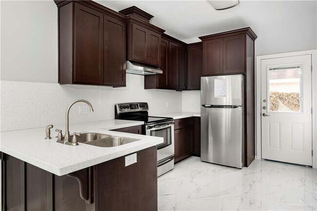 Photo - 15 E SGT Leonel Trevino Rd Unidad C