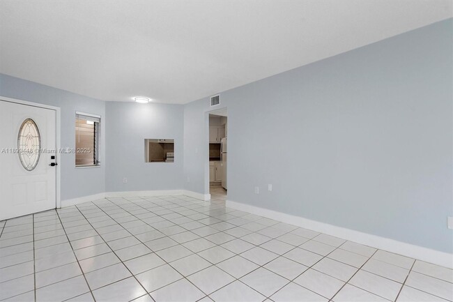Photo - 1635 NE Miami Gardens Dr Unidad 136