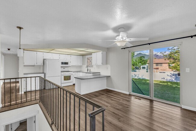 Photo - Spacious 5 Bed in Riverdale with Large Yard