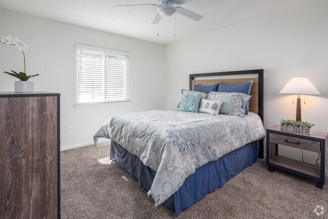2BR, 1.5BA 845 SF