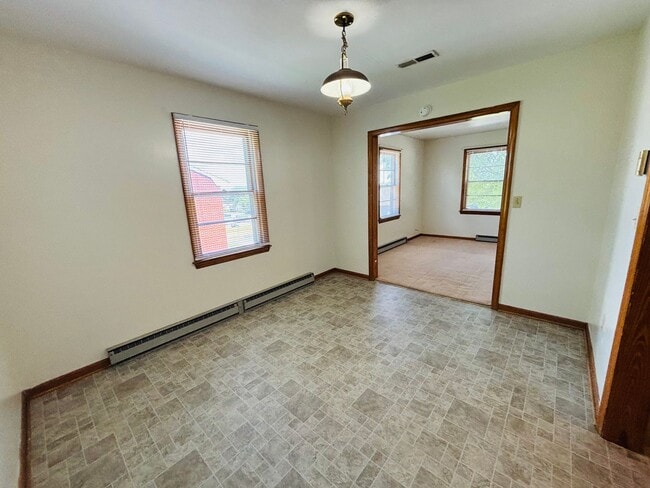 Photo - 515 Quesenberry St