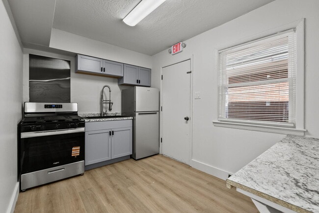 Photo - 520 Booker St Unit 4
