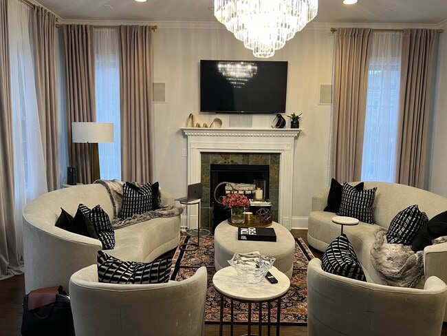 Living Room - 835 W Bradley Pl Unit 1R