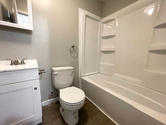 Building Photo - 1812 W 7th St Unit 1814 W 7th St.