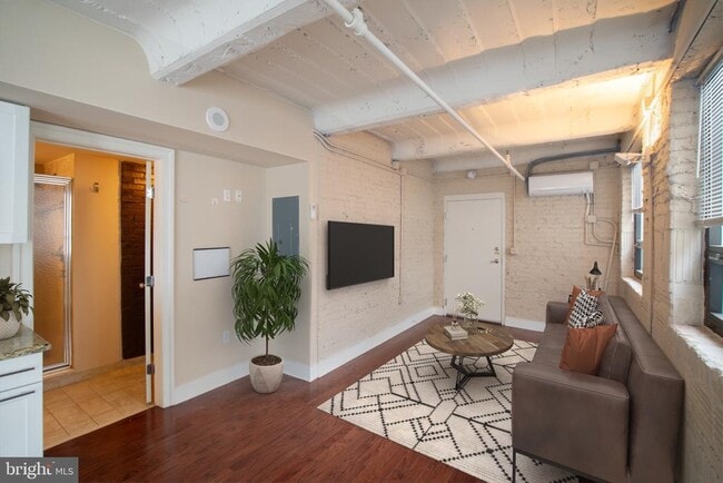 Building Photo - 1501 Locust St