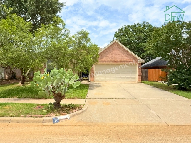 Building Photo - Inviting 3BR/2BA Home with Spacious Backyard for Lease in Fort Worth