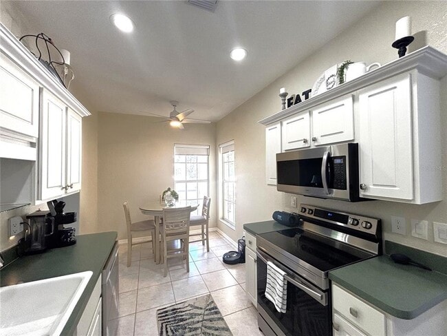 1759 Fountain View Cir