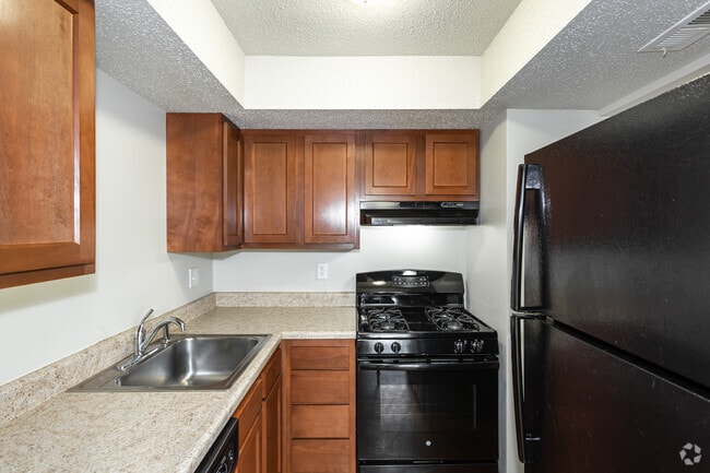 2BR, 1.5BA - 800 SF
