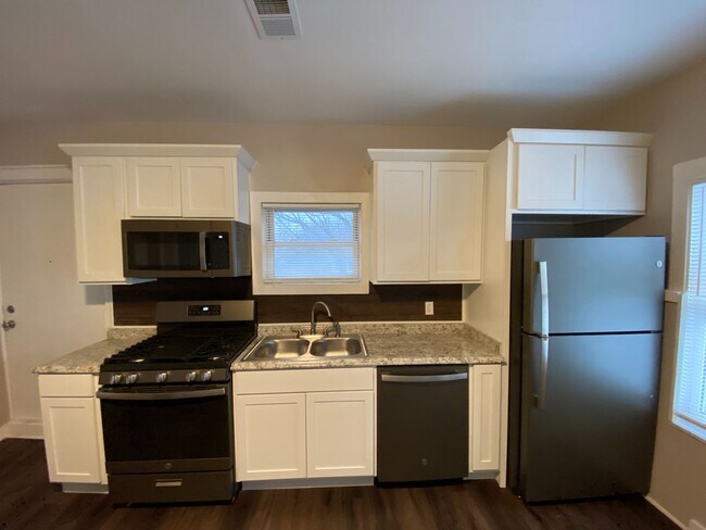 Photo - 66 Diamond Ave NE Unidad Apt 2