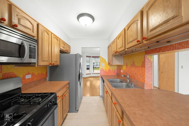 Photo - 1555 N Gatewood Ave