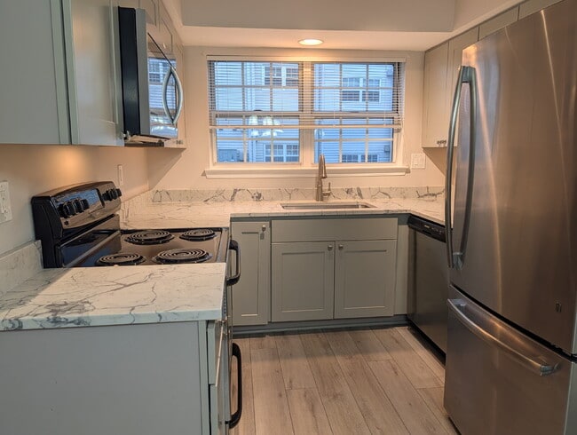 Photo - Bright Condo Living in a Convenient Fairfax Location Unit 202