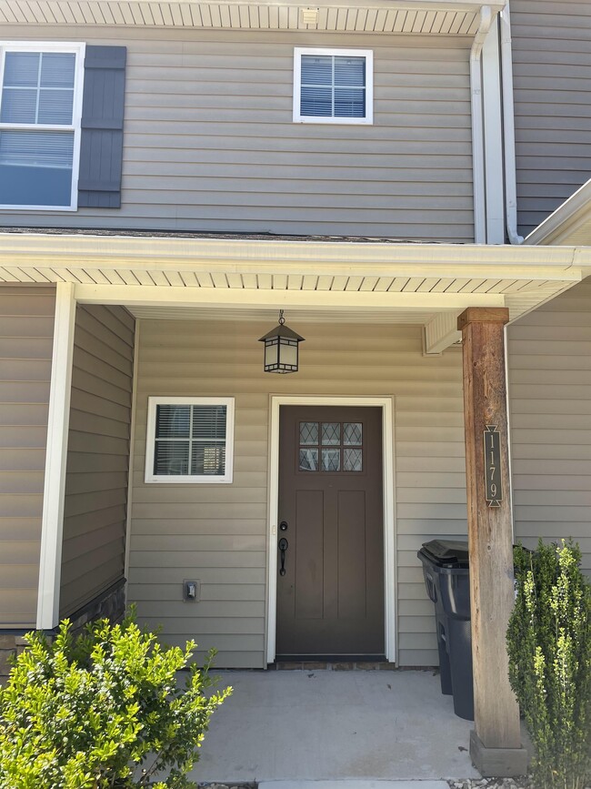 Photo - 1179 Commonwealth Cir