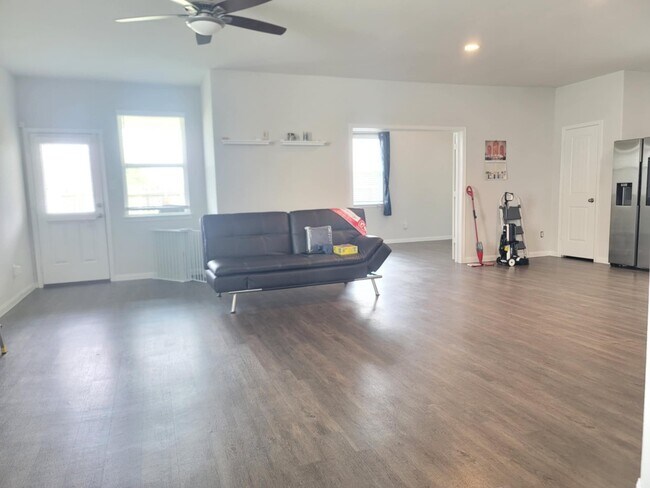Photo - 18522 Barwon River Ct