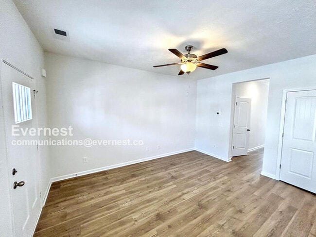 Photo - 227 Ansley Wy