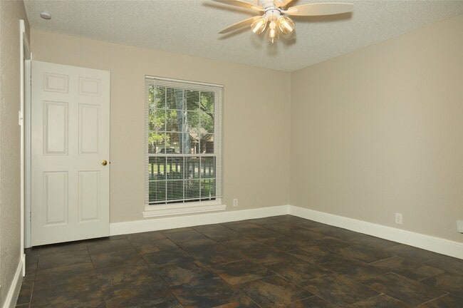 Photo - 54 Staghorn Ct
