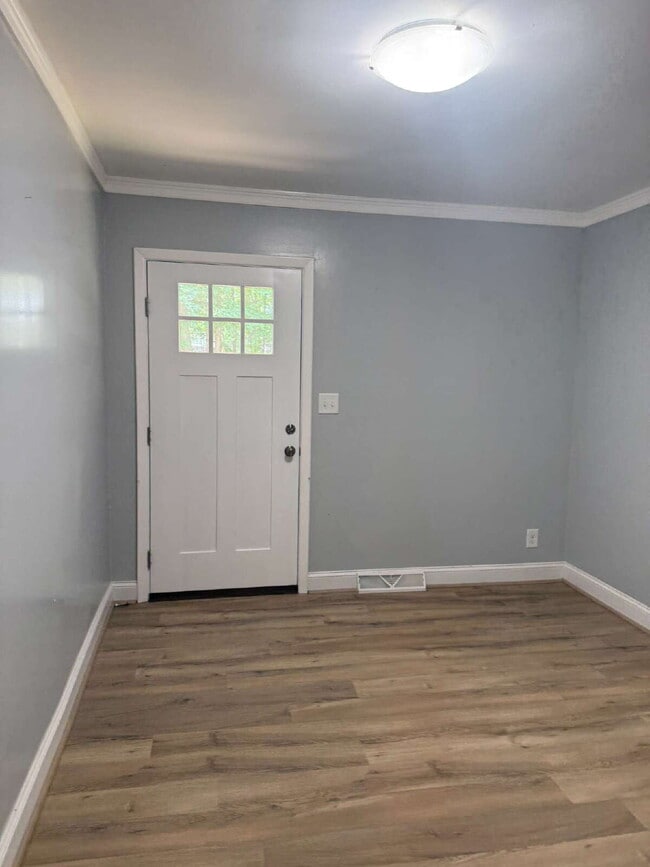 Building Photo - Charming 3-Bed, 2-Bath Duplex in Durham's Heartland!
